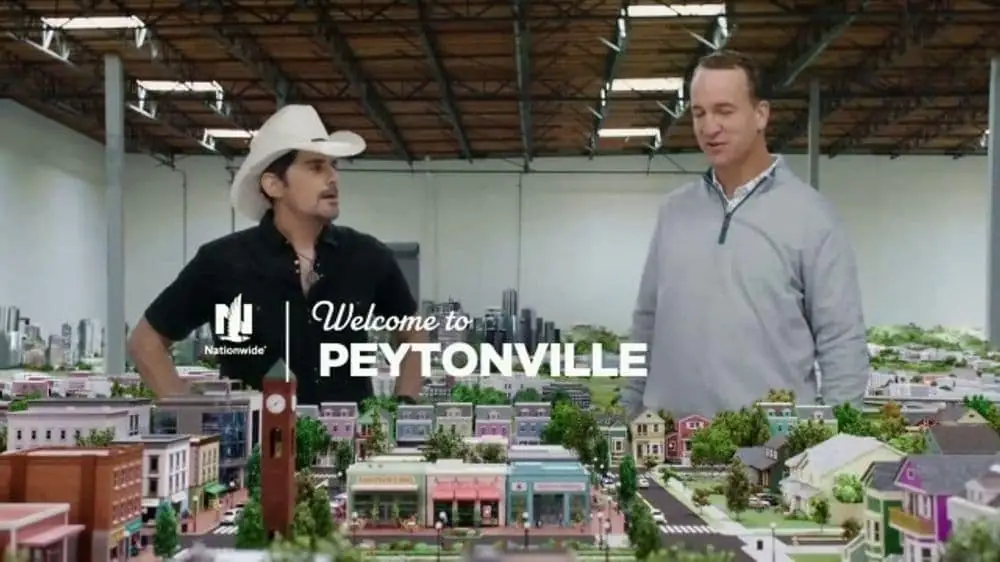 Brad Paisley and Peyton Manning with a Welcome to Peytonville card